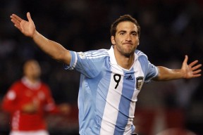 AYX官网入口,AYX体育赛事Scout在湖人比赛中比赛规则变更，持续失利引发热议！观众掌声雷动