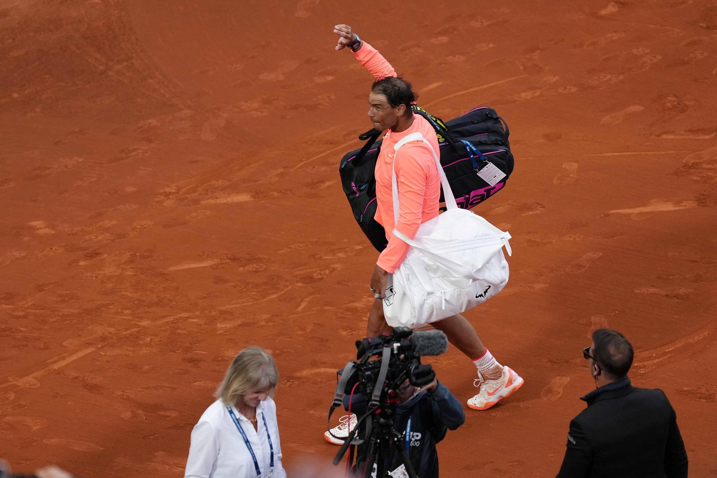 纳达尔迎来十五赛季高光表现，巴塞罗那球迷沸腾！(纳达尔的比赛什么时候开始)