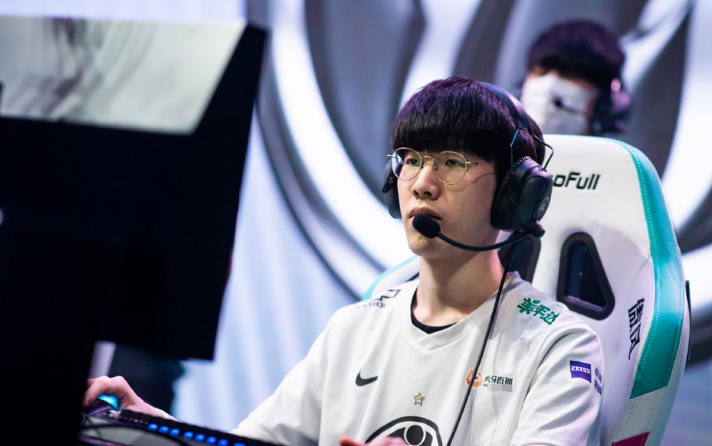  莱万多夫斯基关键节点惊险取胜，IG带队取胜！