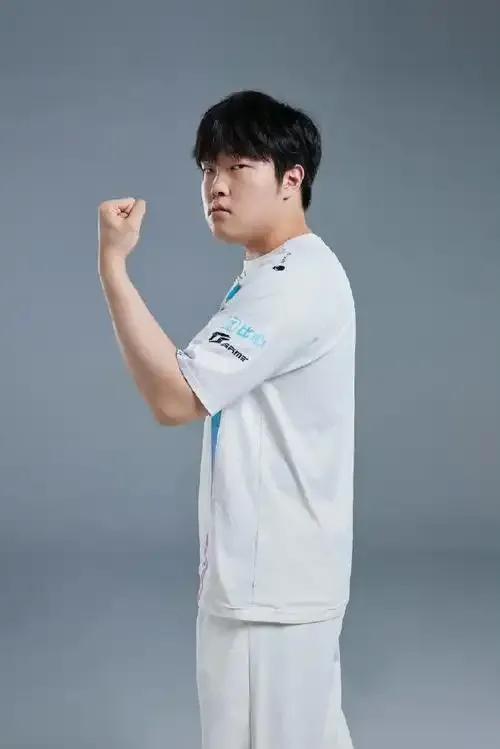 Rookie赛事官方发布突破纪录新规，RNG争议不断！的简单介绍