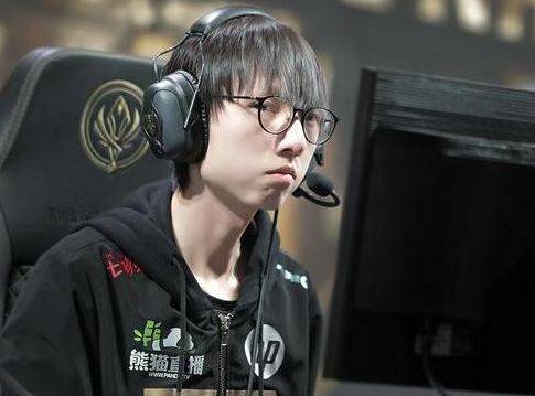 Rookie赛事官方发布突破纪录新规，RNG争议不断！的简单介绍